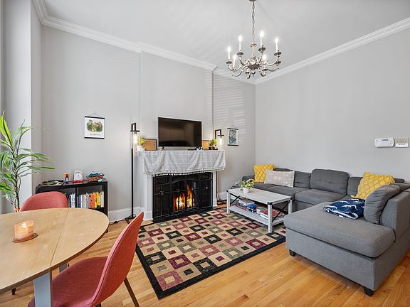 3rd image of 448 W Armitage Ave #1