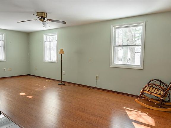 4th image of 1556 Annandale Dr