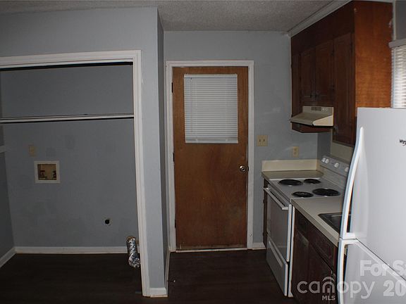 4th image of 6804 Glover Ln
