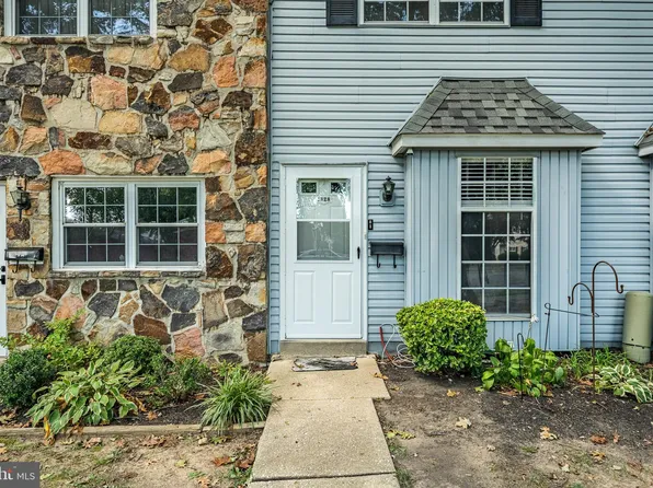 1328 Rolling Glen Dr, Upper Chichester, PA 19061