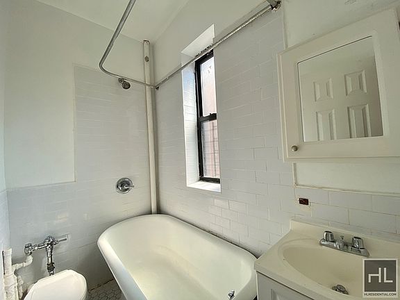 5th image of 4714 7th Ave #4F