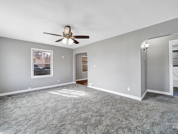 3rd image of 409 14th Ave N