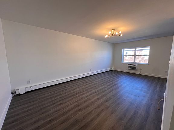 4th image of 552 Washington Ave #20