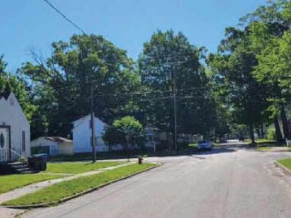 4th image of 696 Hill Ave