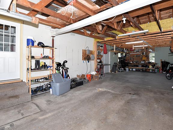 2nd image of 424 E Lincoln Ave