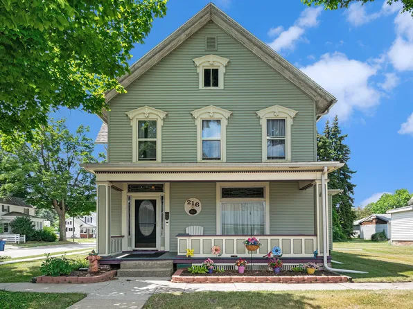 216 B St, La Porte, IN 46350