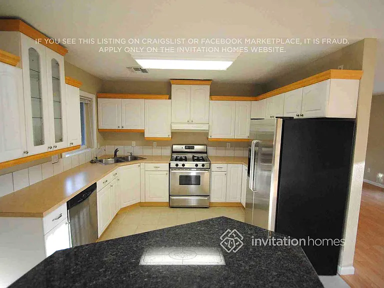 210 S Comet Ave — Photo 3