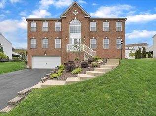 206 Redfield Dr, Oakdale, PA