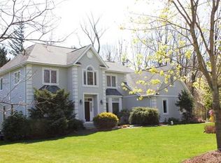 29 Golf Course Dr, Montebello, NY 10901