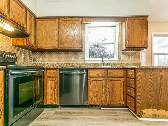 4th image of 812 Sanderson Dr