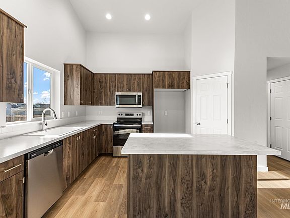 4th image of 1473 Sunday River St