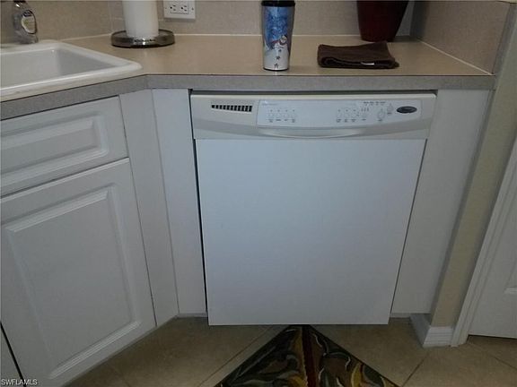 3rd image of 222 SW 37th St