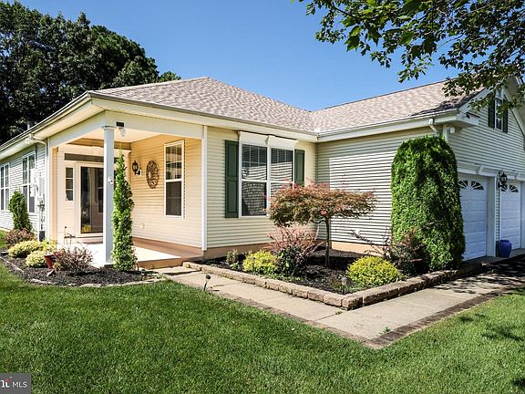 2nd image of 15 Shady Stream Rd