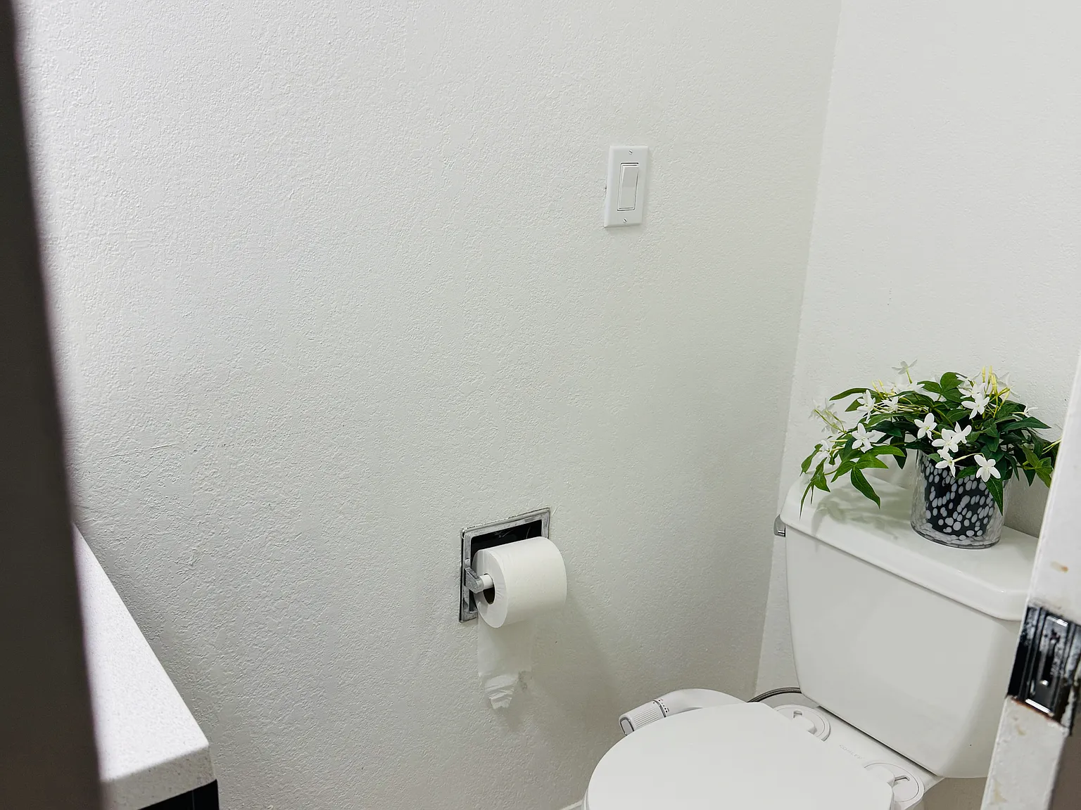 2 bed, 1.5 bath, 1060 sqft, $2,700 — Photo 3