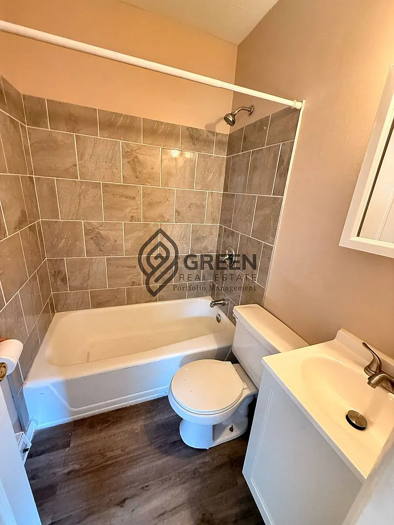 294 N Greenwood Ave — Photo 4