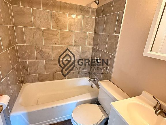 4th image of 294 N Greenwood Ave APT 4