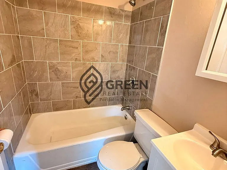 294 N Greenwood Ave — Photo 4