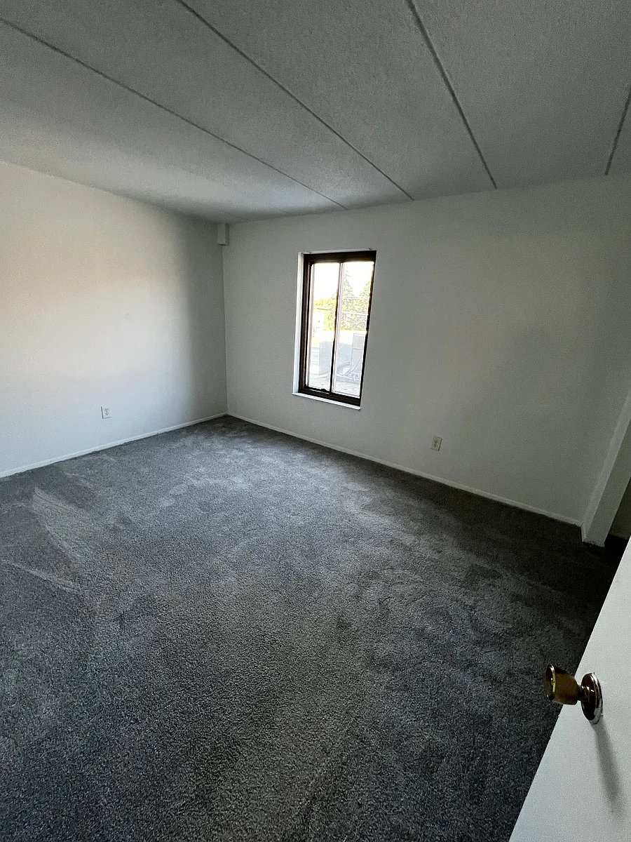 Building Photo - 2440 Noble Rd #1