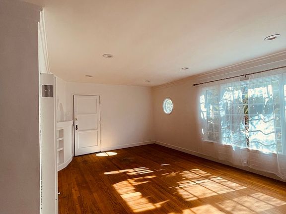 5th image of 1815 N New Hampshire Ave #1/2