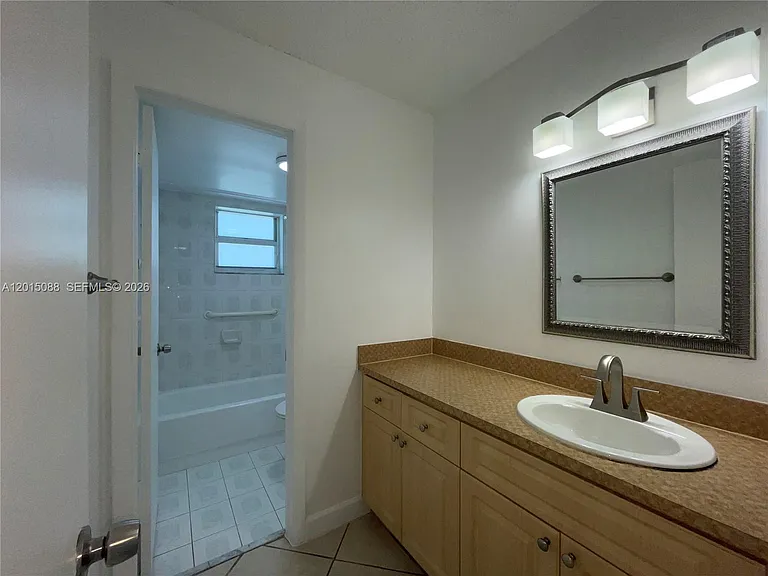 10300 Coral Way #B33 — Photo 5