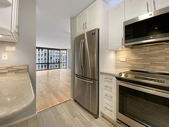 2nd image of 2650 N Lakeview Ave APT 1408