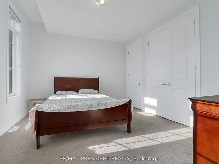 142 Prince Charles Cres — Photo 19