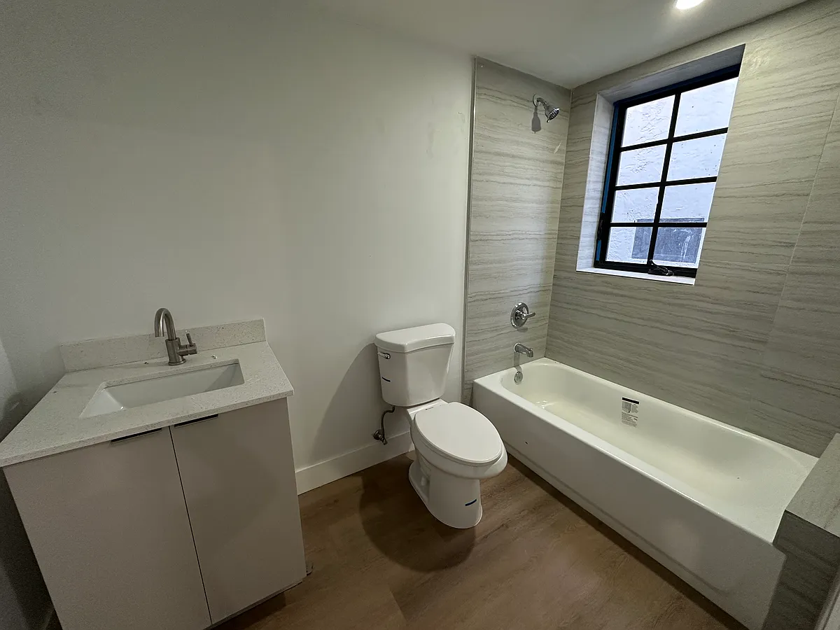 Building Photo - 1619 Jefferson Ave #4