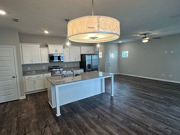 5th image of 1909 Bethpage Dr