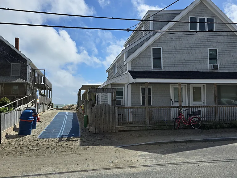 76 Glades Rd — Photo 11