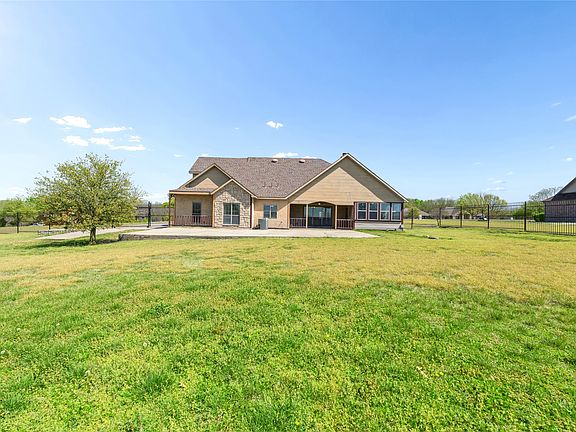 2nd image of 21 Brookhollow Cir