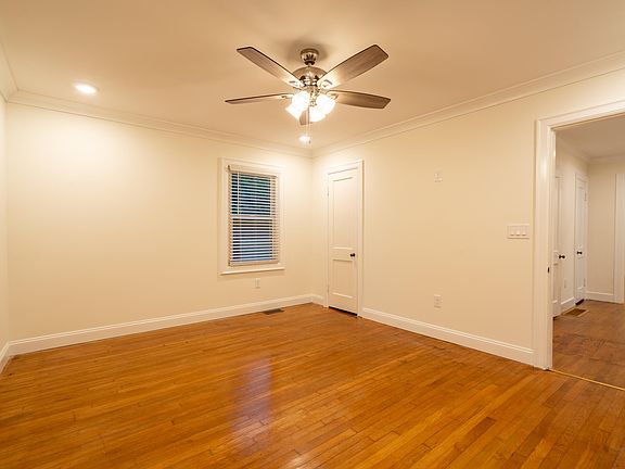 3rd image of 154 Stout Ave