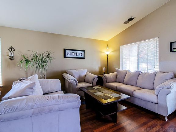 5th image of 831 Capitola Dr