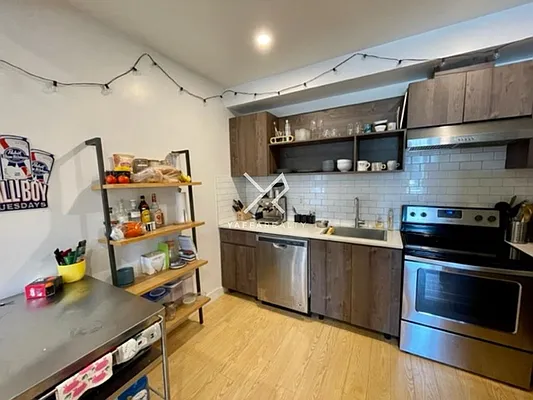 Rented by Yaffa Realty LLC | media 16