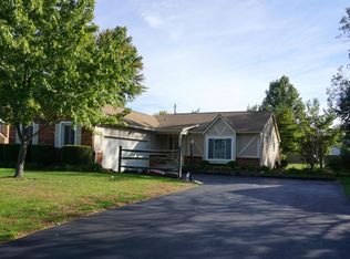 1810 Stemwood Dr, Columbus, OH 43228