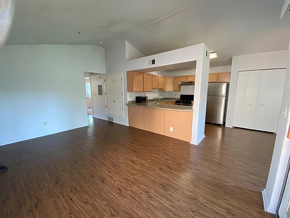 4th image of 2142 Canyon Blvd APT 203