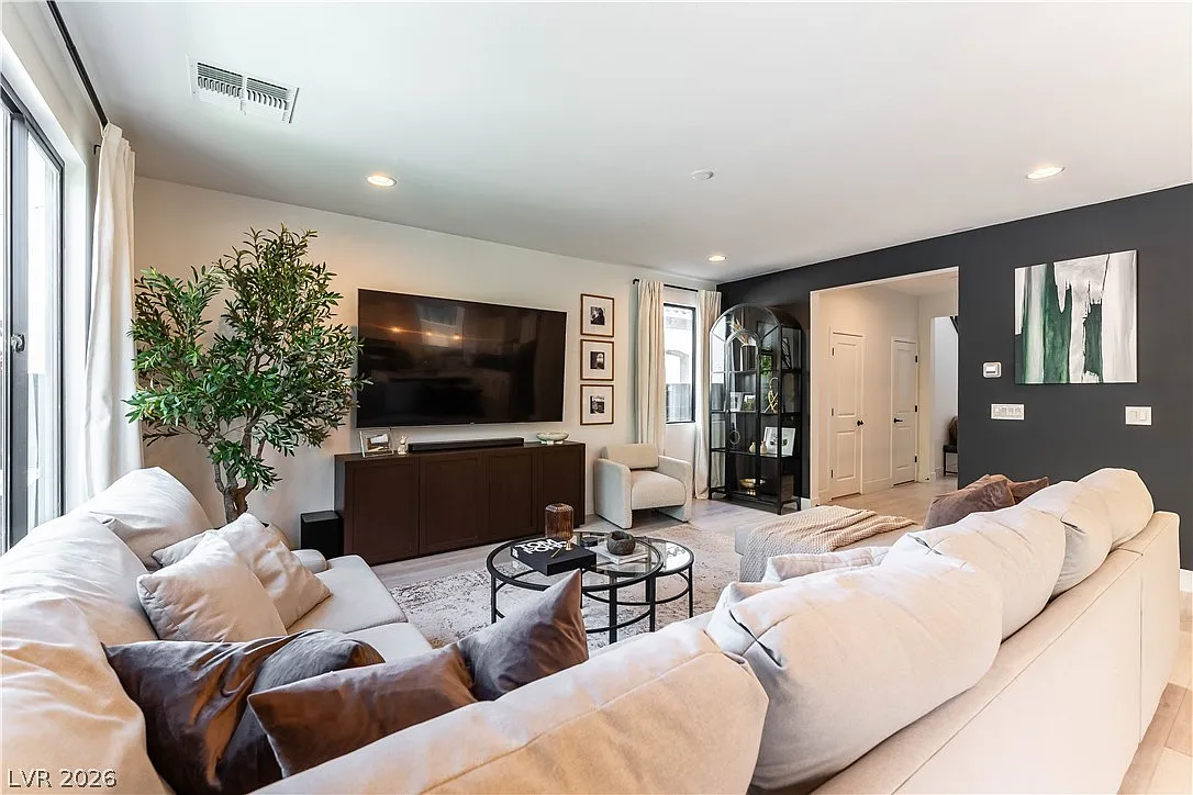 4 bed, 2.5 bath, 2415 sqft, $2,850 — Photo 4