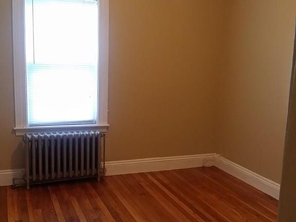 2nd image of 170 Safford St #2