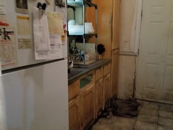 4th image of 168 Railroad St