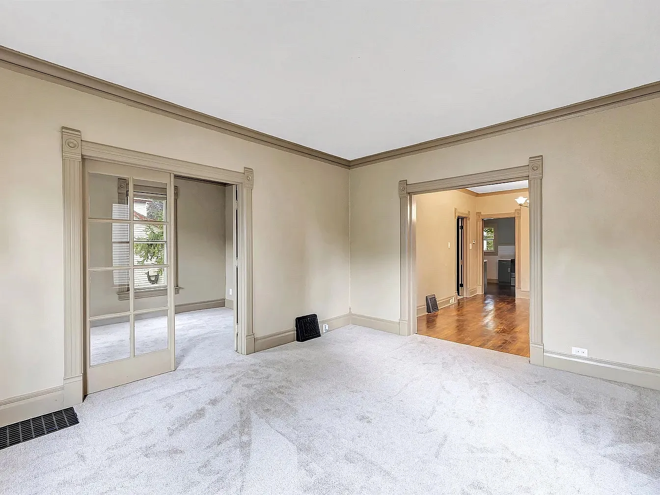 1014 N Oneida St — Photo 2