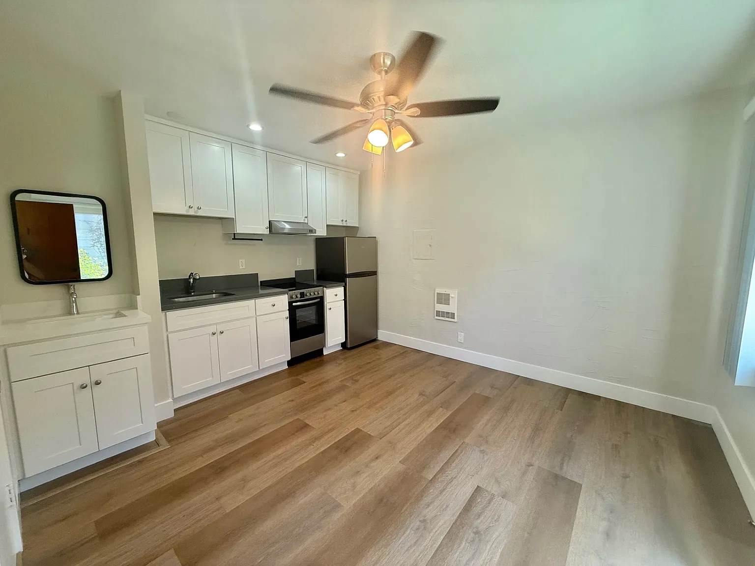 Studio, 160 sqft, $1,400 — Photo 2