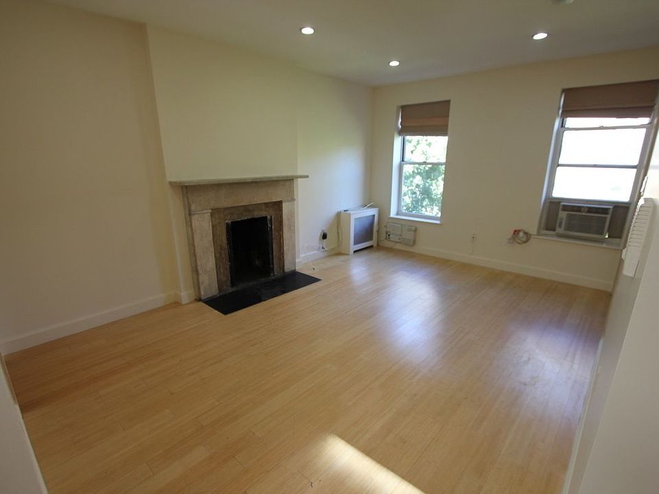 1st image of 135 W 15th St APT 3R