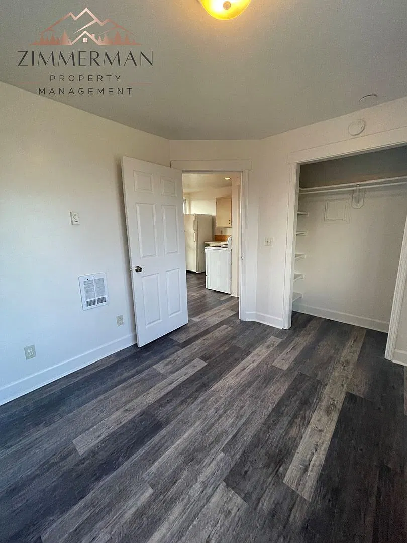 2 F St — Photo 4