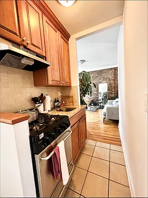 Rented by City Connections Realty | media 6