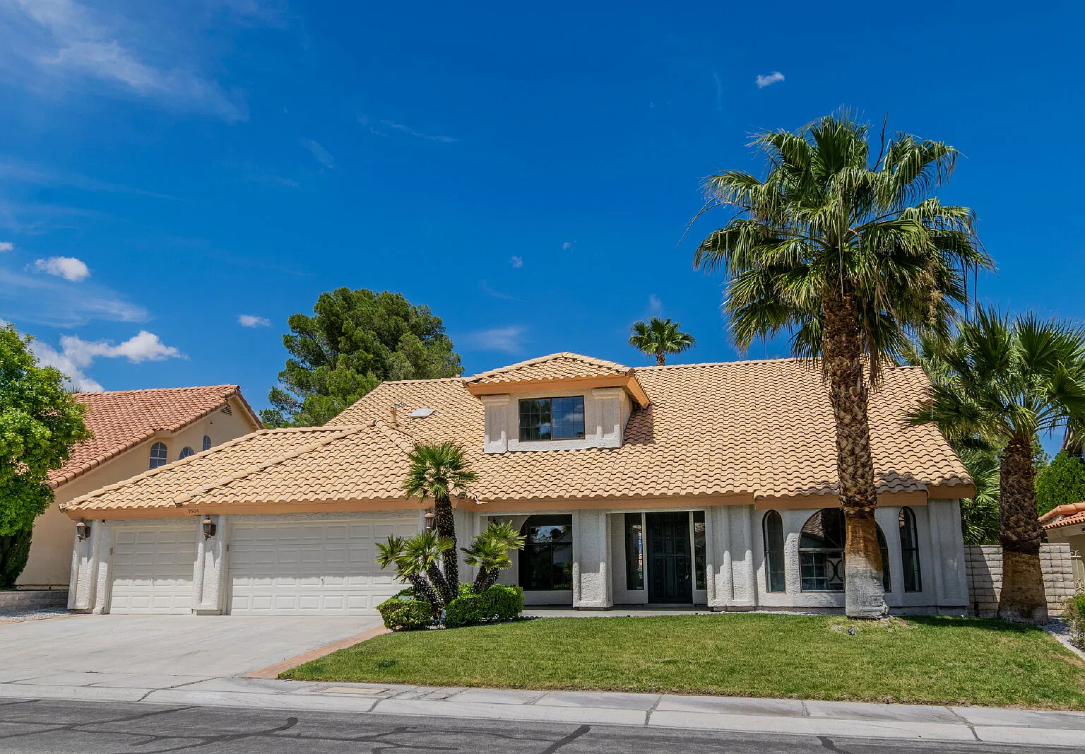 5 bed, 3.0 bath, 3389 sqft, $4,500 — Photo 1