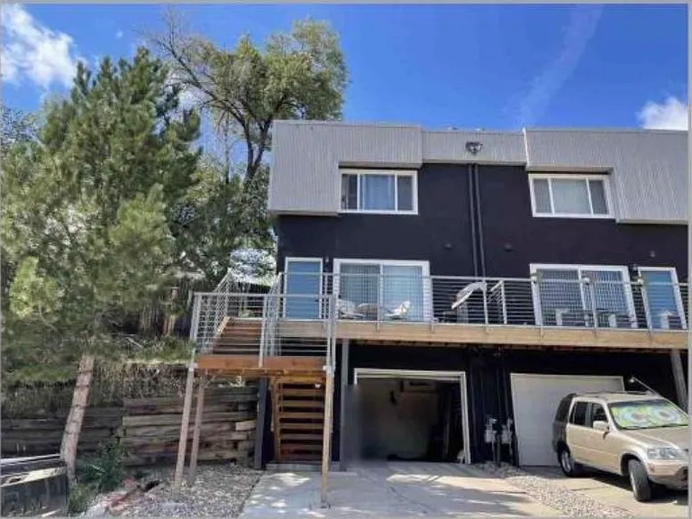 526 Superior St — Photo 1