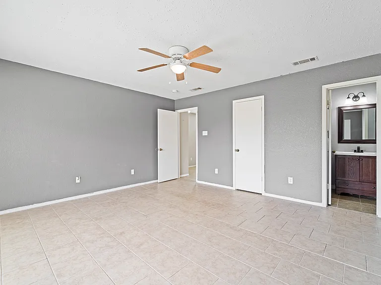 303 Carly Dr — Photo 12