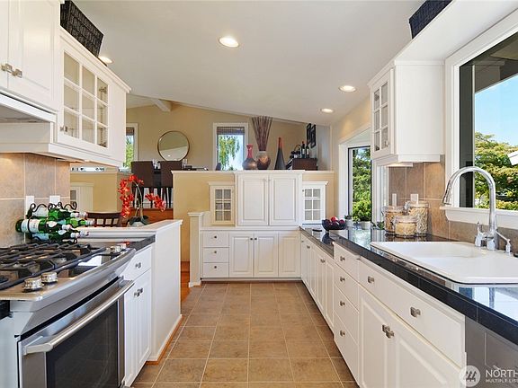 5th image of 4704 NE 70th St