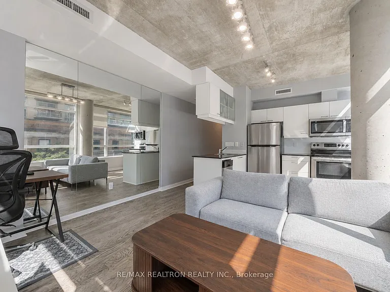 218 King St E #320 — Photo 10