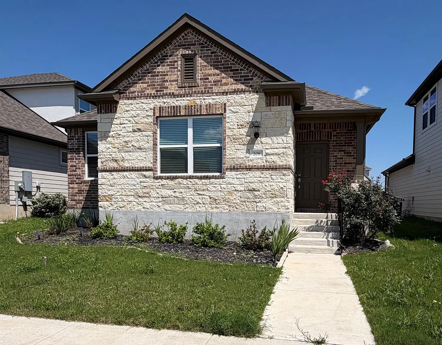 3 bed, 2.0 bath, 1435 sqft, $2,500 — Photo 1
