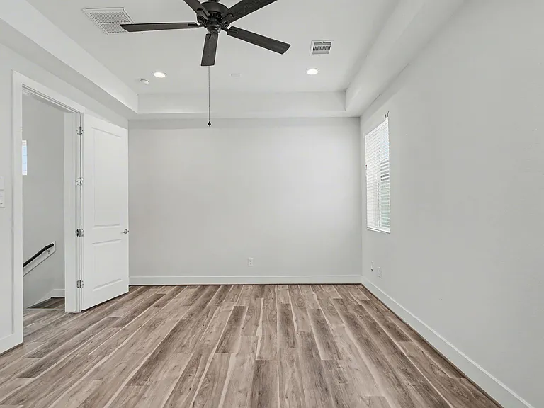 2504 W Tidwell Rd #B — Photo 7